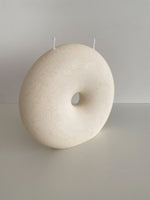 Lade das Bild in den Galerie-Viewer, V-Day Aura Donut - Theara Collective
